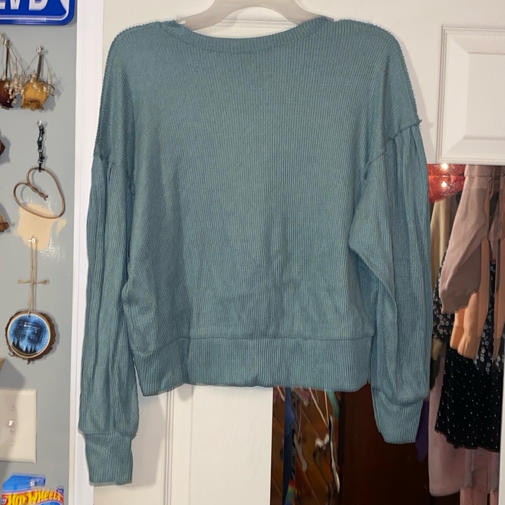 So blue sweater